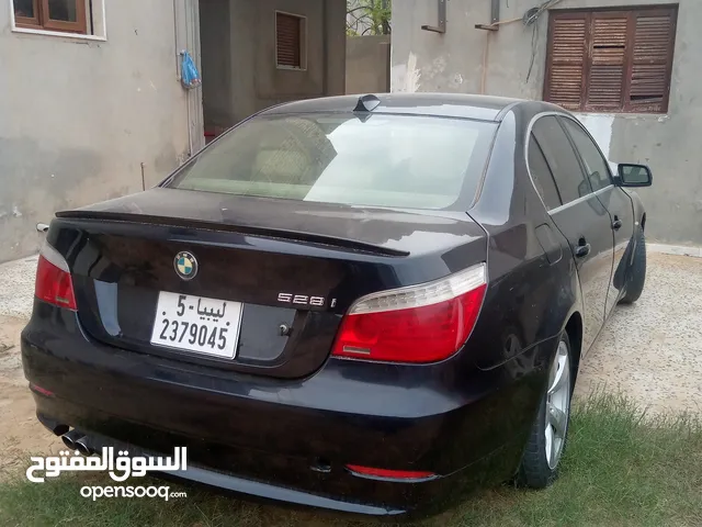 BMW 5 Series 528 in Zawiya