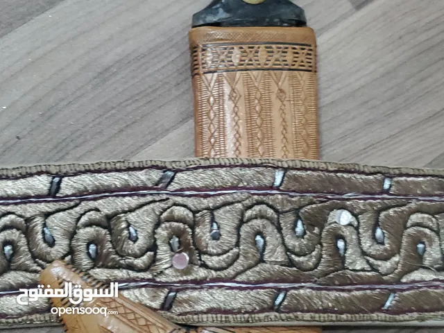 جنـبـيـة صـنـعـانـيـة أصـلـيـة لِلـبـيـع نوعها: بكيلي