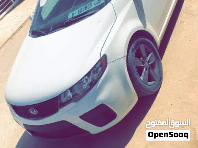 2010 كيا فورتي Standard