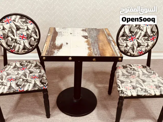 ميز طعام مع كراسي حديد