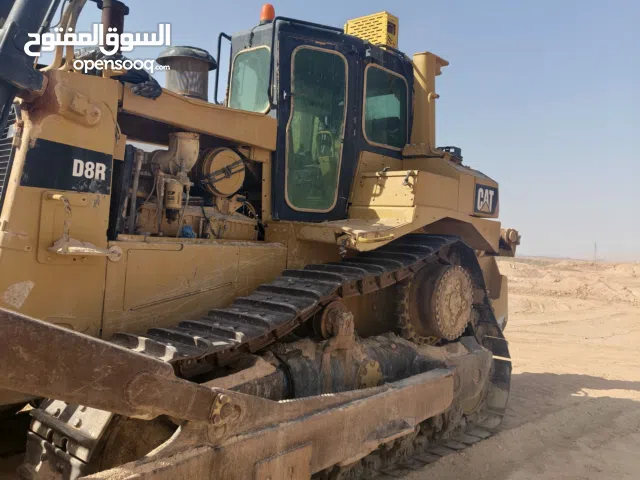 للبيع بلدوز بحالة جيدة مستخدم  نضيف موديل 2007 ، عداد الساعات 181176