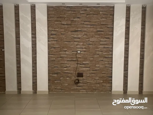 شقة للاجار خلف الجامعه الاردنيه قريبه من جامعة الاميره سميه