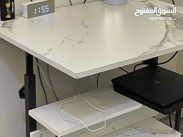 مكتب بيرفع و بينزل قابل للتعديل