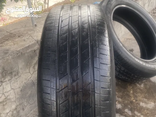 كوشوك نوع good year لسيارة id4 مقاس 235/55R19 تاريخه 2022