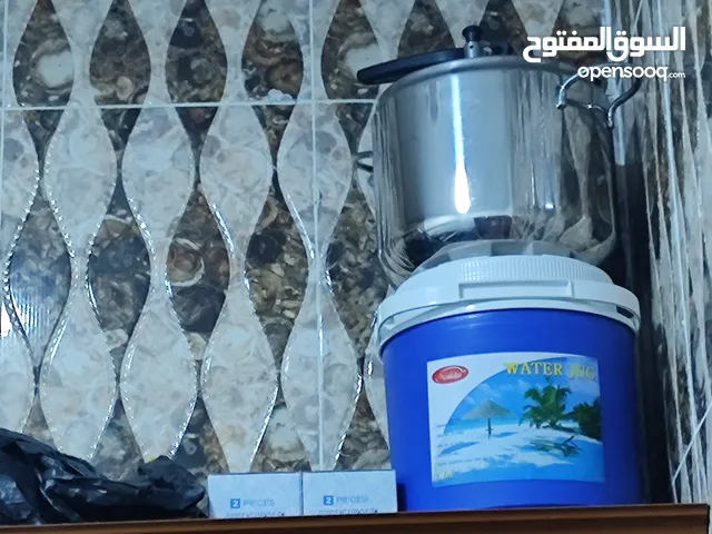 طنجرة ضغط كبيرة تقريبا سعتها تسعة لتر