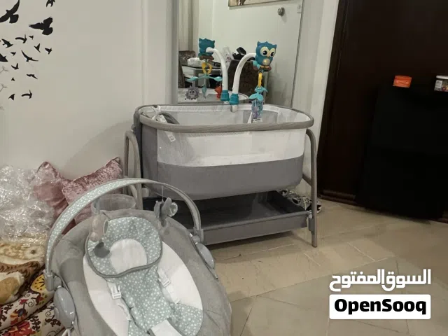 بيع سرير اطفال و هزاز اطفال