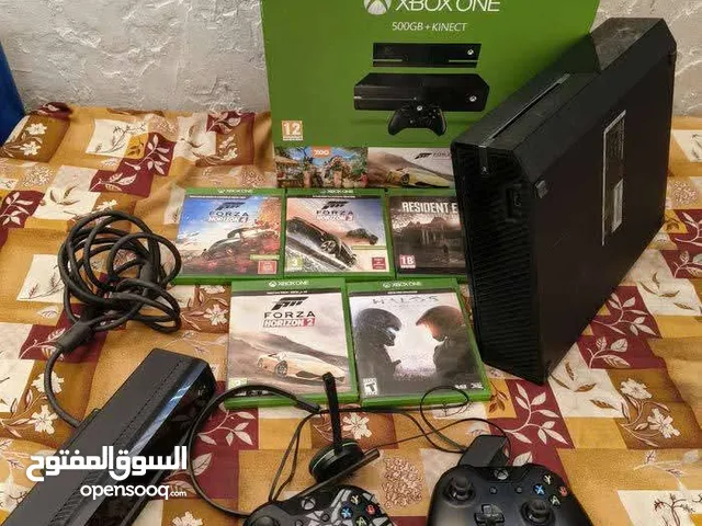 Xbox one 500 giga مع كامل أغراضه وايدتين اصليات بسعر حرق