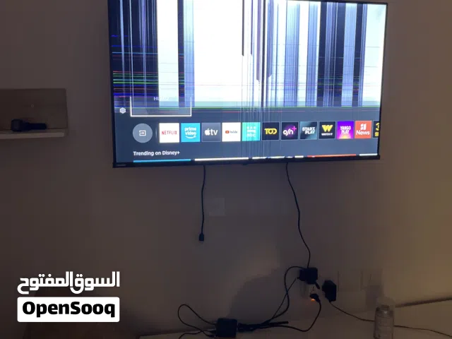 شاشة توشيبا 43 4kمكسورة كسر داخلي، شغالة وصوت ممتاز، للبيع قطع