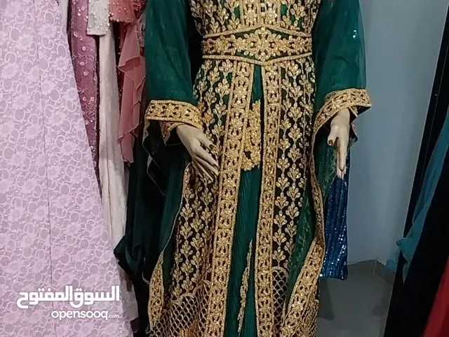 مجموعة فساتين للبيع شروة