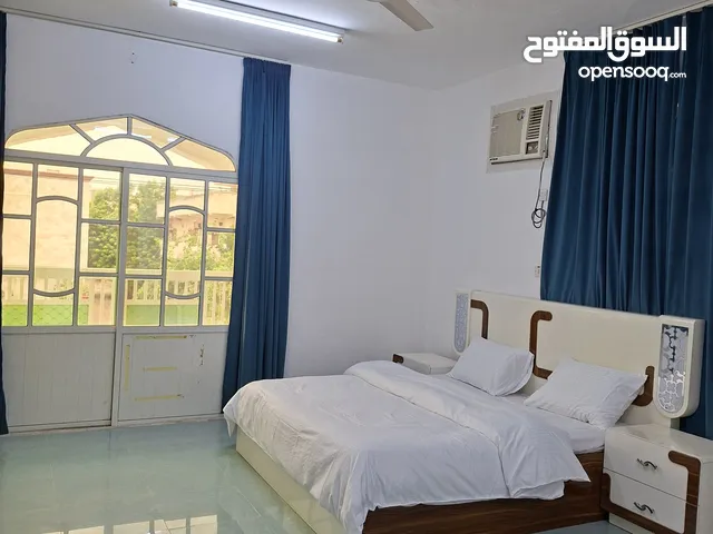 شقق فندقيه مفروشه في صلاله للايجار غرفتين وصاله وحمامين ومطبخ جميع الفرش جديده اثاث كامل