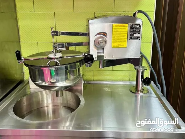 عدة محل وفل وكريب وماكينه لقيمات بتفتح احلى محل وبسعر مغير البيع بداعي السفر بسعر مغري