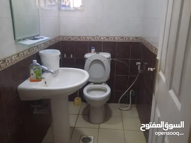 شقة أرضيه مع تسويه ببلاش بالأقصى قرب مستشفى حمزة