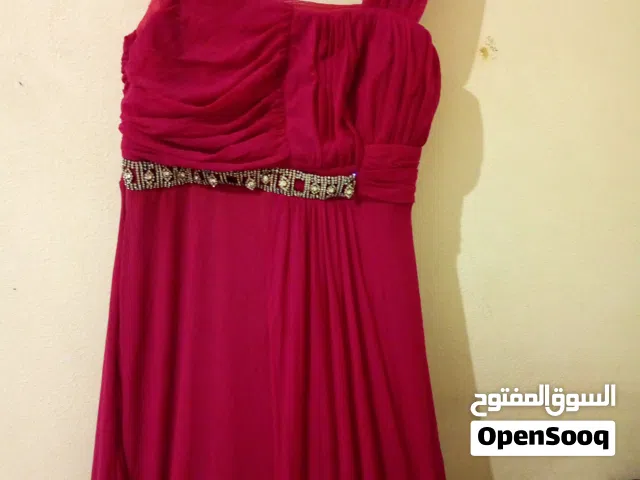 4 فساتين سهره 3 مقاس لارج احمر ونبيتي وكحلي  مستعمل خفيف بحاله ممتازه  وفستان جديد  لسن 14 سنه 55 ك
