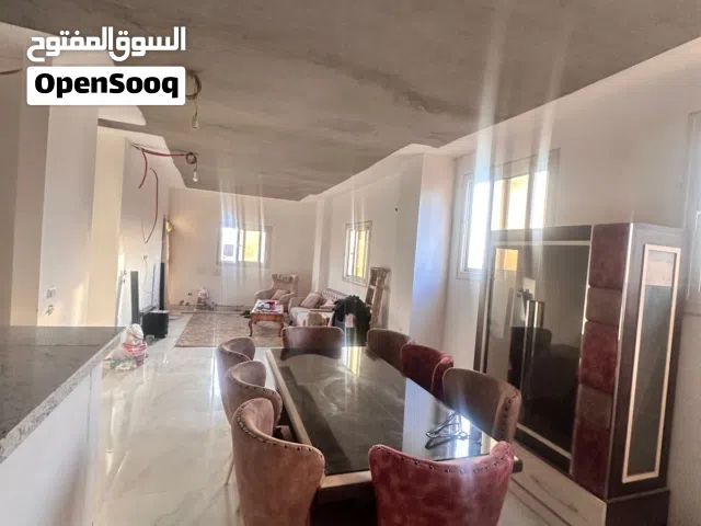 شقه للبيع في المستثمرين الجنوبي دقائق من التسعين الجنوبي ومحور محمد نجيب وجمال عبد الناصر