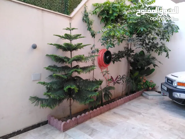 1500 m2 More than 6 bedrooms Villa for Rent in Tripoli Al-Nofliyen