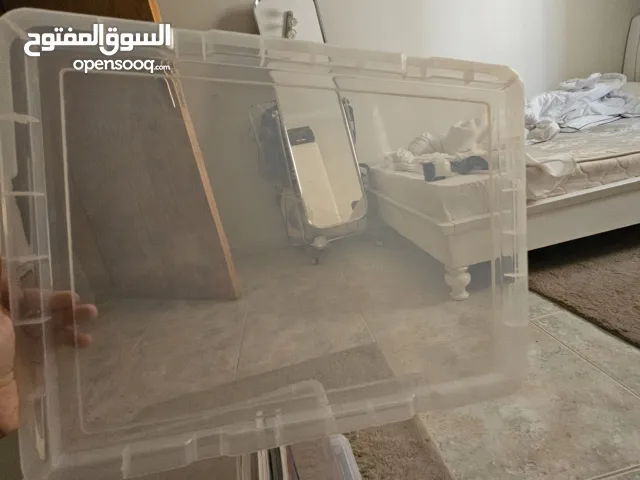 صندوق تخزين كبير الحجم للبيع   الحجم: وسط إلى كبير  المقاسات: (ضع المقاسات هنا مثلًا: الطول 60 سم