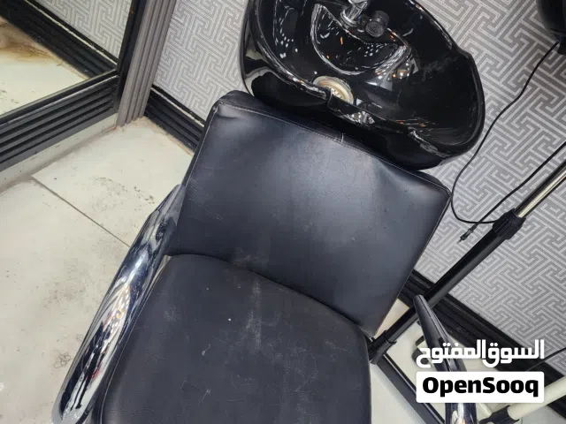 فرش صالون مع مري مع اغراض الصالون مع كراسي مع كاونترات و  مصففات كل الي بل صور للبيع كامل الاغراض