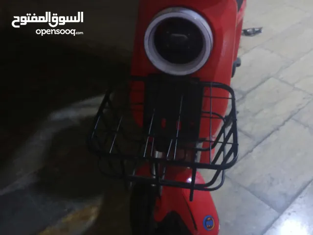 دراجه ،R9 جديده حجم20 بطاريه 32 امبير 5 باتري كبار لون احمر سرعه100 واقعيه70 ويوجد شاحنه هديه وياها