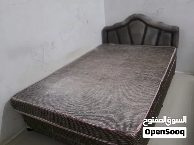 سرير نوم عريض