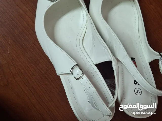 White With Heels in Southern Governorate