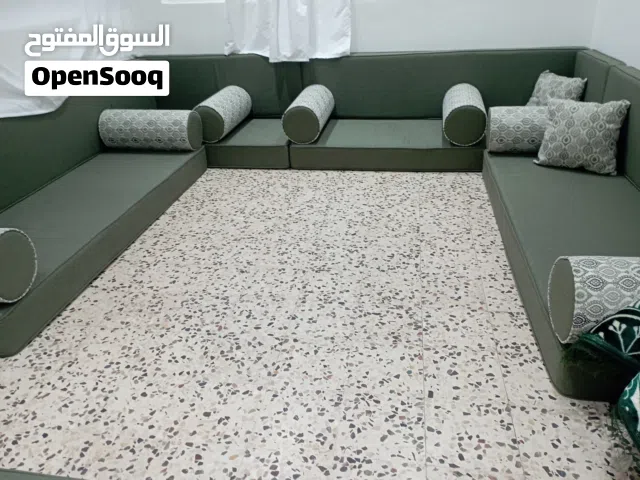 مجلس عربي للبيع لون زيني  شبه جديد ضغط وقماش جديد نازل ع سوق قابل للتفاوض التواصل عبر الرسائل