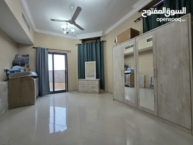 غرفة مفروشة للإيجار ضمن شقة غرفة وصالة مع مطبخ وحمّام مشترك.