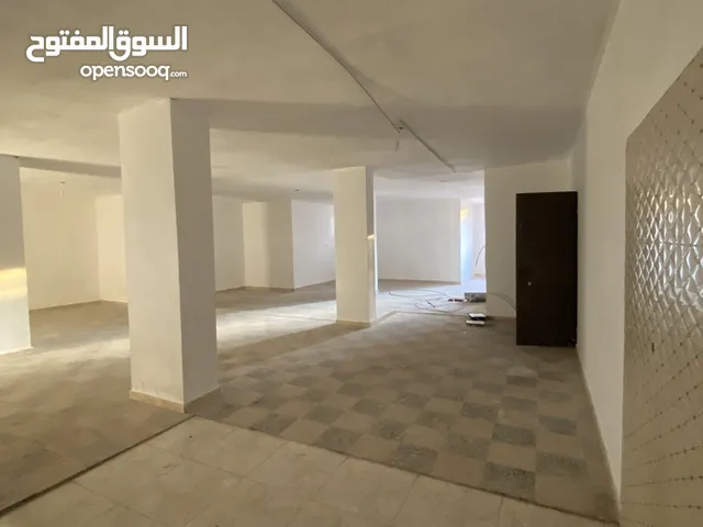 مخازن ومستودعات للإيجار بمساحة 120 - 350 متر مربع في عين الباشا -منطقة ام الدنانير -مقابل مسجد اللد