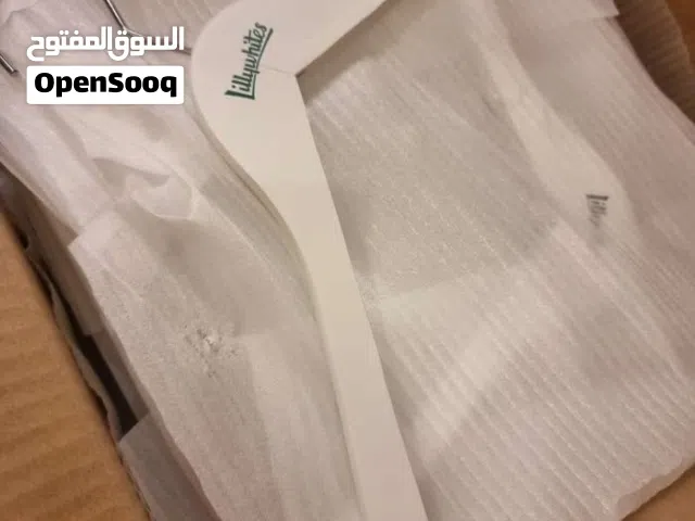علّاقات ملابس 50 حبة خشبية كبير جودة عالية بسعر مميز (جديدة) (عرض لفترة محدودة)