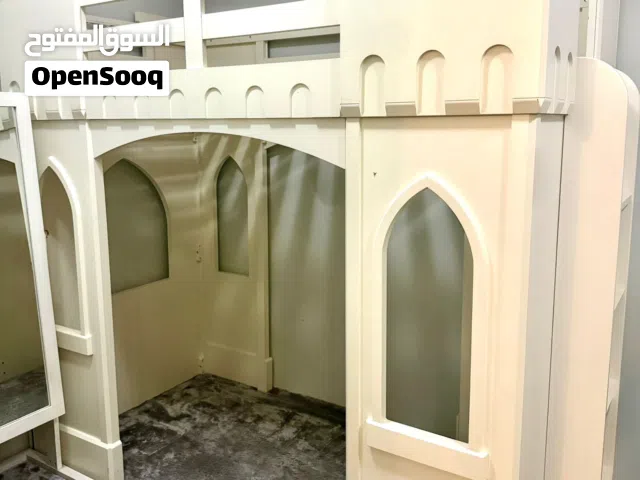 سرير أطفال Pottery Barn Kids – تصميم قلعة (مستعمل)