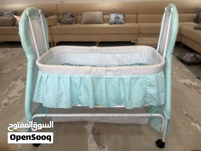 سرير للبيع