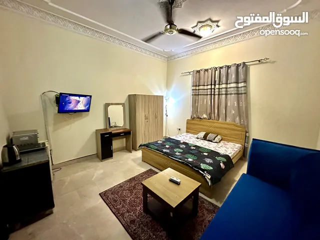 غرفة مفروشة بالكامل فرش راقي بدون مطبخ بالغبرة الشمالية قريب شارع 18 نوفمبر خلف نفط عمان