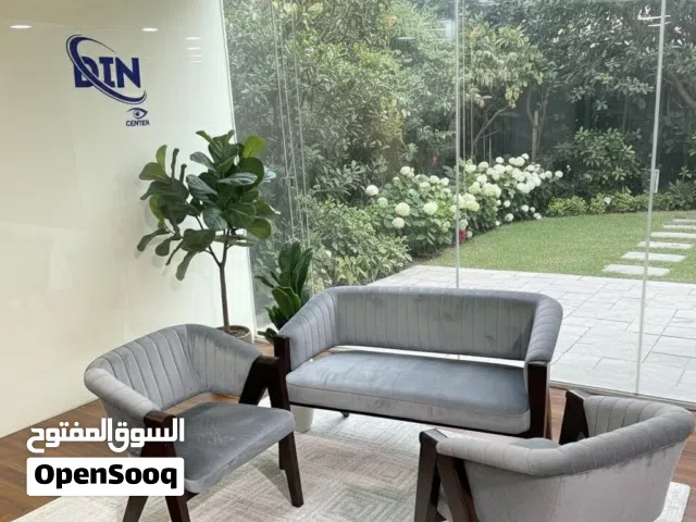 كنب فخم مناسب للاستقبال او المنازل او المكاتب - خشب زان - قماش مخملي ناعم