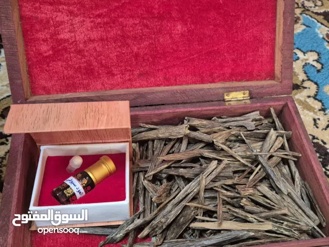 عرض دهن عود سيوفي خاص مع خشب عود