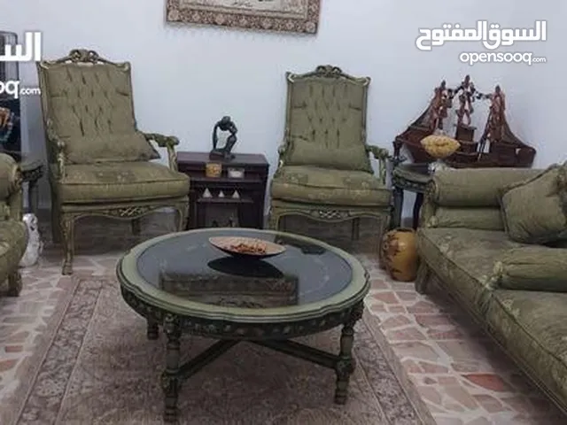 طقم كنب مع طاولات