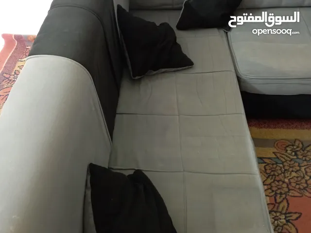 قطعتين من طقم كورنر مع بفّه مستعمل بحالة جيدة