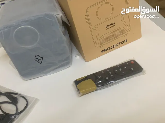 بروجكتر او بركسيما مستعمل استعمال بسيط في حالة جديد و تشتغل بنضام الأندرويد ويجي معها رموت تحكم.