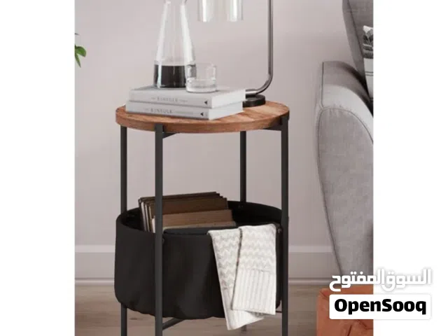 طاولة مع سلة Table with basket
