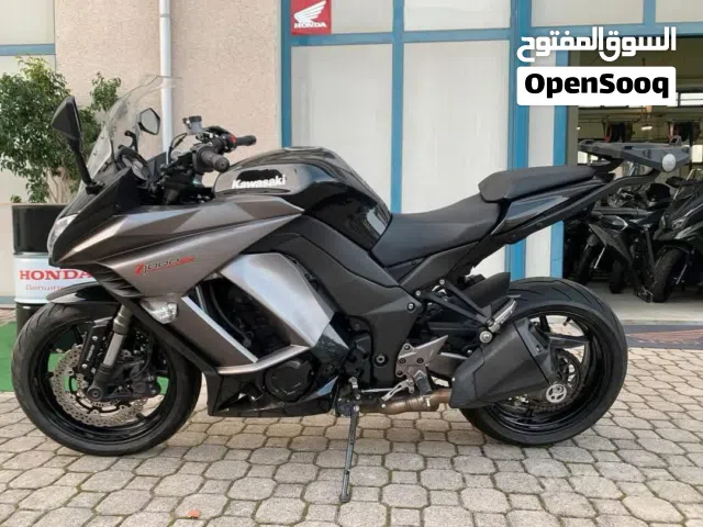 السلام عليكم...موطو كاواساكي موديل2013 القوة 1000cc .