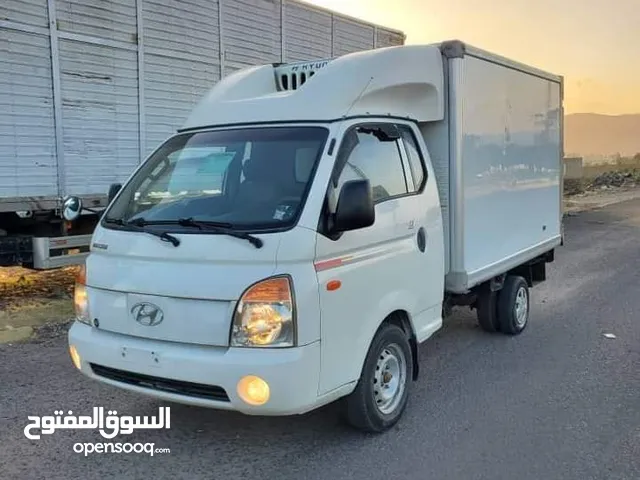 Refrigerator Hyundai 2016 in Zarqa