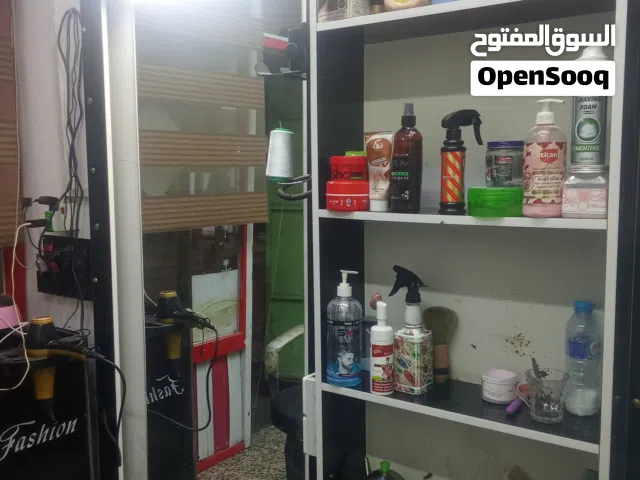 مرايات ثنين مع رف