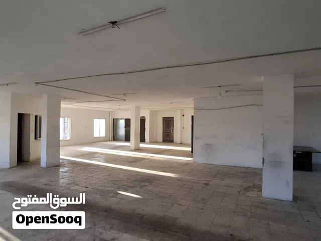 طوابق بمساحات واسعة للايجار تصلح لمشاغل وصناعات خفيفة او مخازن، مخدومة بالكامل، ماركا الشمالية