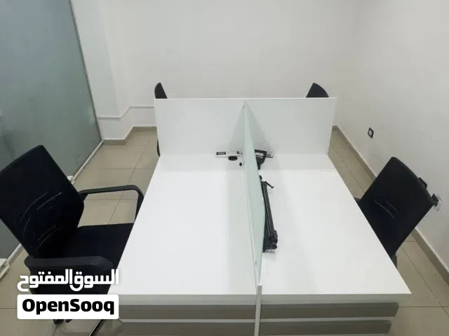 مكتب ورك ستايشن لأربع موظفين