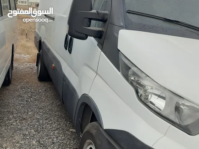 باص فان نقل بضائع ايفكو van iveco 60000 كيلو متر حاله ممتازة
