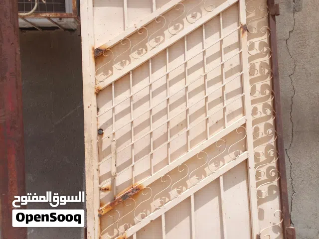 باب حديد مستعمل في البصره