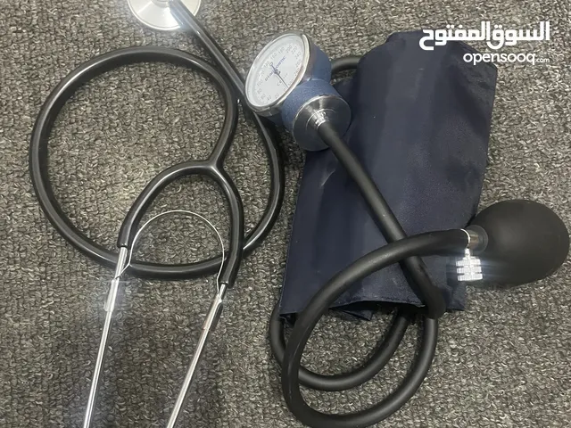 Sphygmomanometer and stethoscope