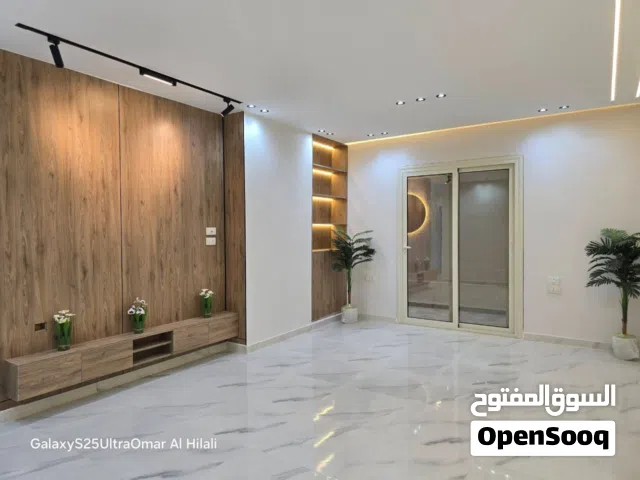 شقة ارضي 125 متر بحديقة خلفي بحري مدخل من العماره جنينه حرف L كبيره الوسطاء يمتنعون