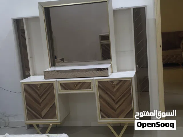للبيع غرفه نوم كامل مستخدمه بحاله جيده مع كل ملحقاتها