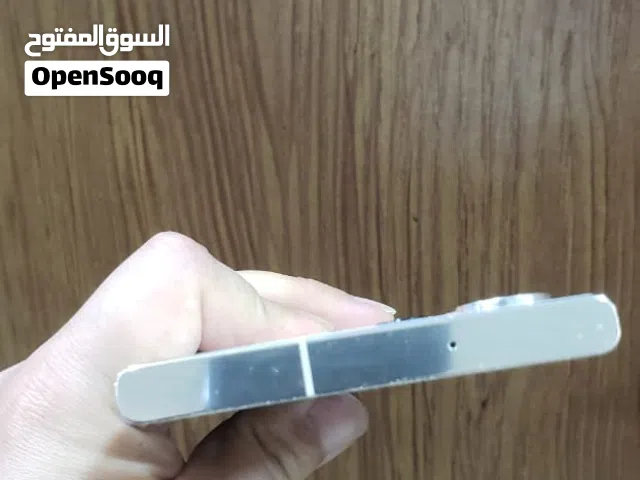 جلاكسي اس 23 الترا ذاكره 1 تيرا لووووون ابيض نظيف كرررررت ولاخدش فيه عيب مصنعي ومضمون السعر عرطه400$
