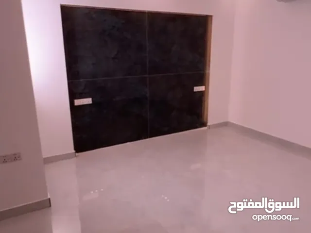 شقة ملكيـــة للإيجار في الحارثية شارع الكندي عمارة الدار الأعسمية مقابل جامع عباس العادلي