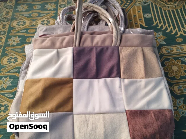 حقيبة نسائية مصنوعة من قماش سميك